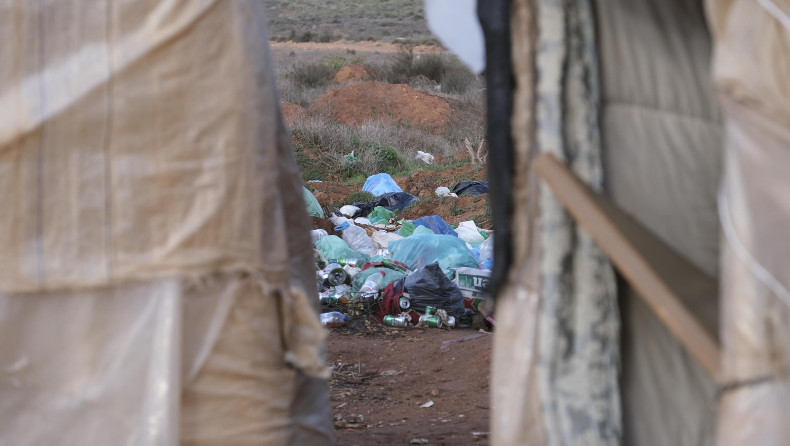 Imágenes del desalojo del asentamiento chabolista 'El Walili', en Níjar