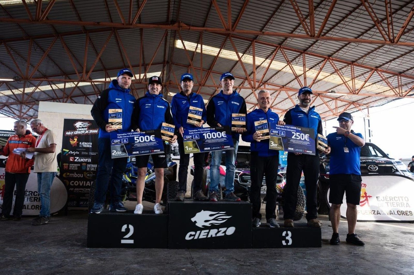 Podium de Edesio Caamaño y Carmelo Moliné, del equipo Sanjorge.