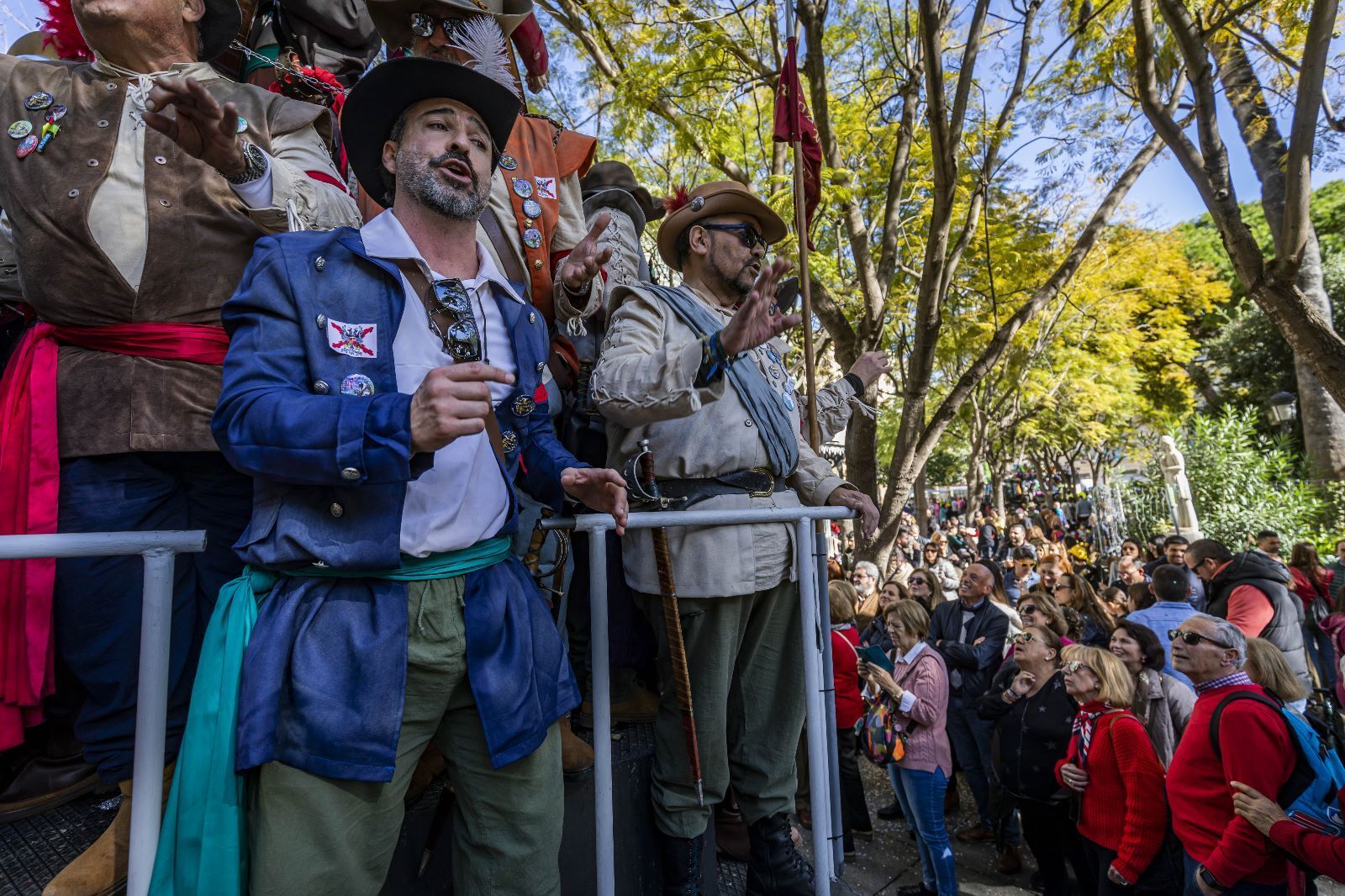 Las imágenes del Domingo de Piñata del Carnaval de Cádiz 2023.