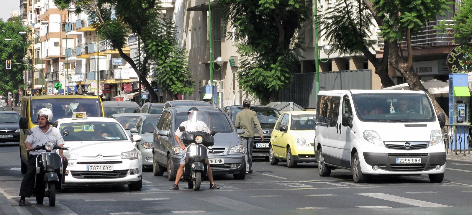 El carnet de conducir y el permiso de circulación deben estar siempre vigentes.