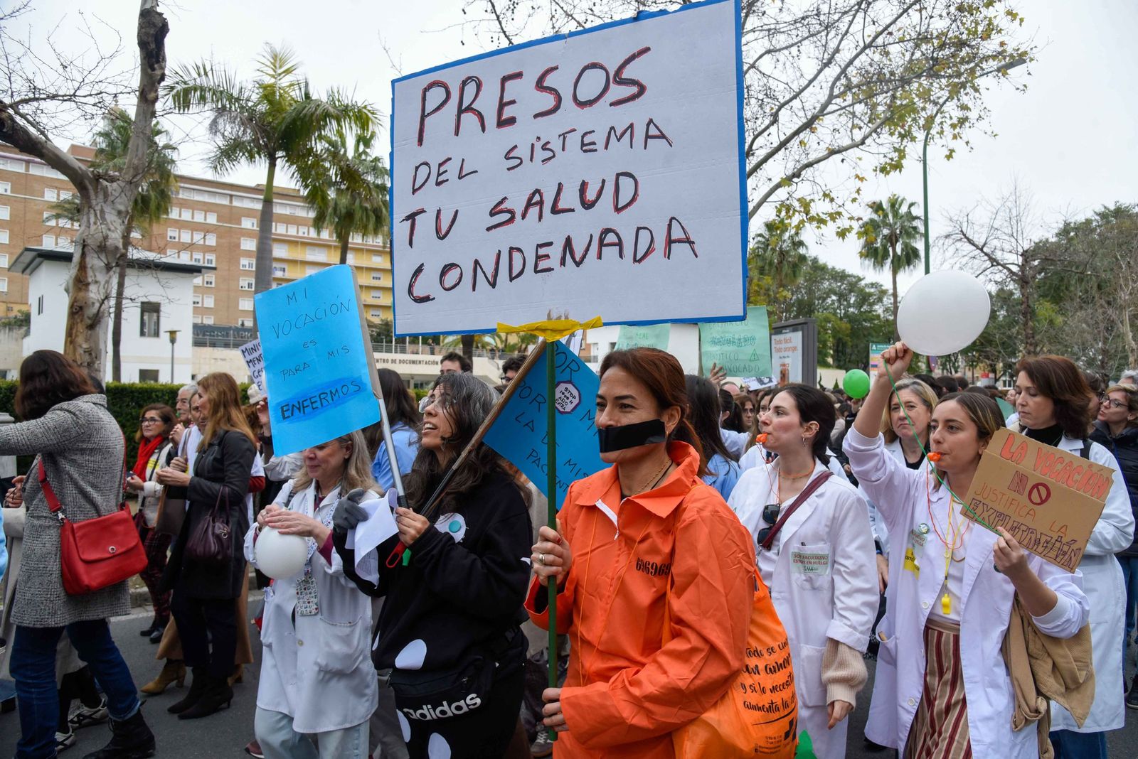 La manifestación por la huelga médica nacional, en imágenes