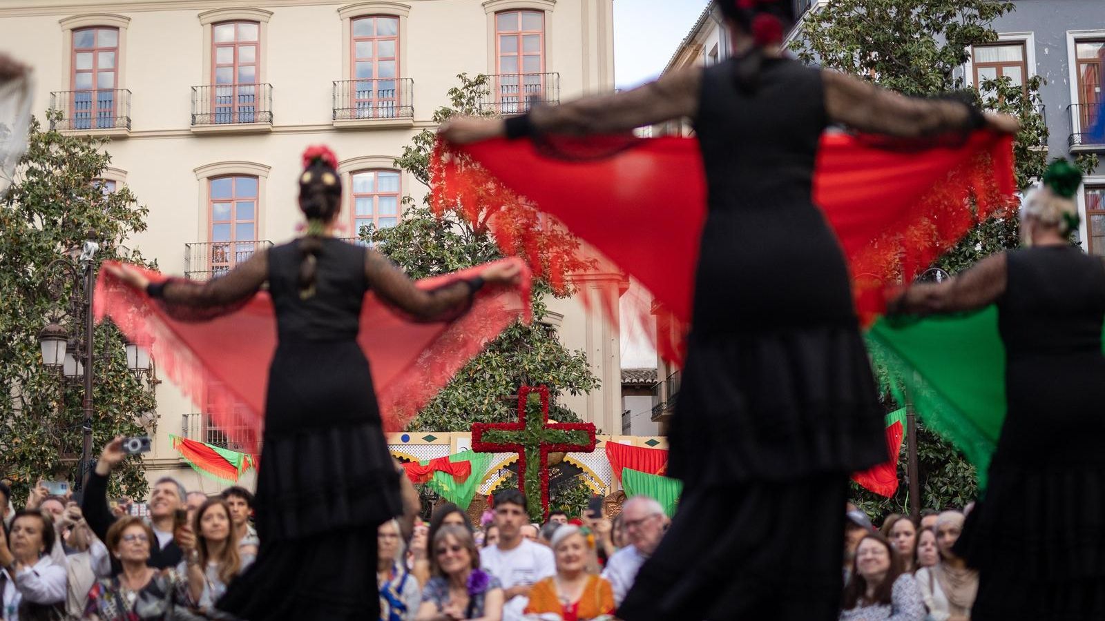 Encuéntrate en la mejores fotos del Día de la Cruz de Granada