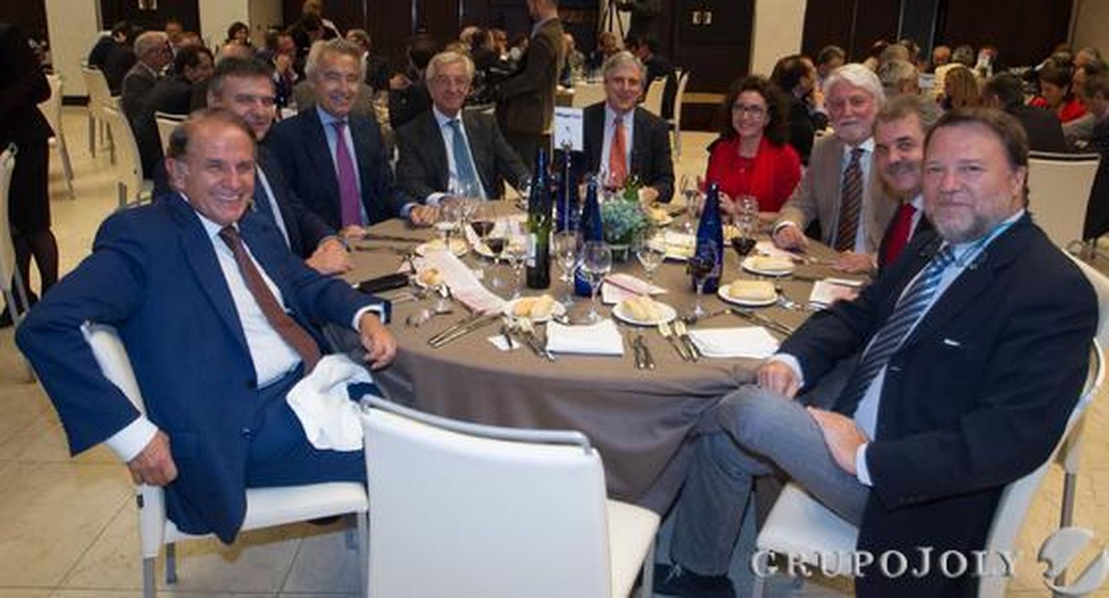 Antonio Pascual, Francisco J. Arteaga, Pablo Gutiérrez-Alviz, Fernando Ibáñez, José López Barneo, Isabel Baena, Jesús Castiñeiras, José Aralaya y Alfredo Sánchez Monteseirín. / Reportaje gráfico: Juan Carlos Vázquez y Victoria Hidalgo