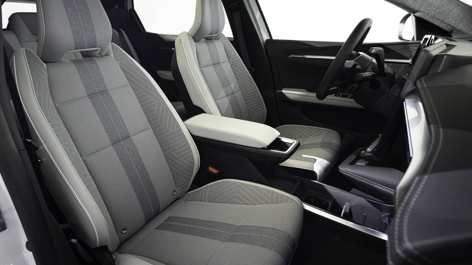 Los asientos delanteros, por su parte, tienen regulaciones eléctricas y también se puede optar para ellos por una función de masaje.