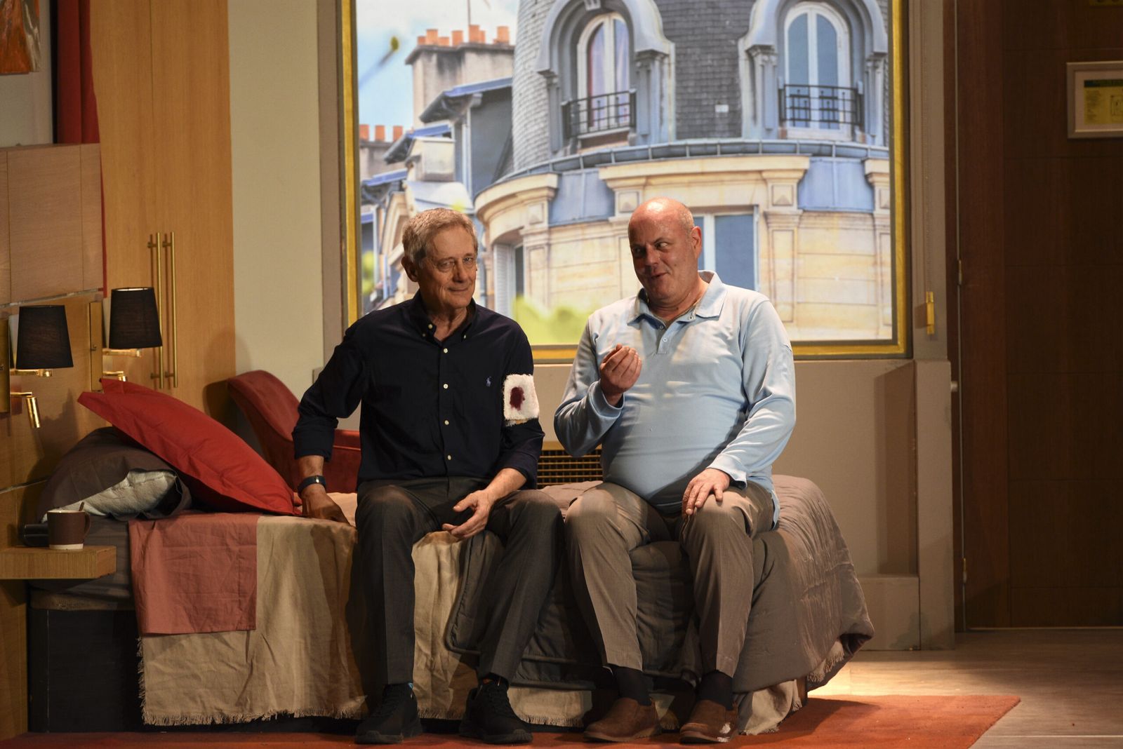 Josema Yuste y Santiago Aurrialde durante la representación de 'El Aguafiestas'