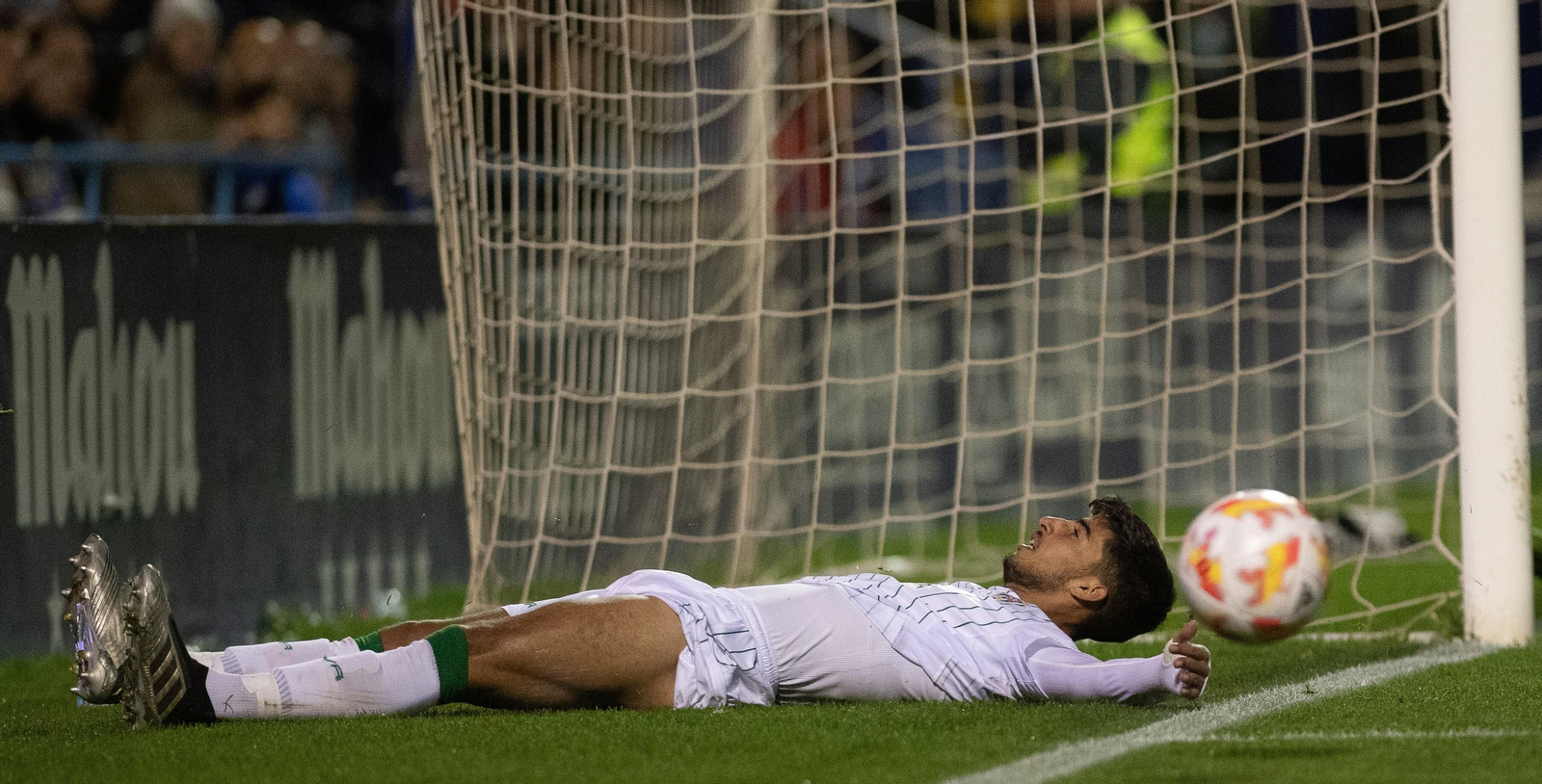 José Manuel Calderón se lamenta tras una ocasión perdida por el Córdoba CF en Alcorcón.