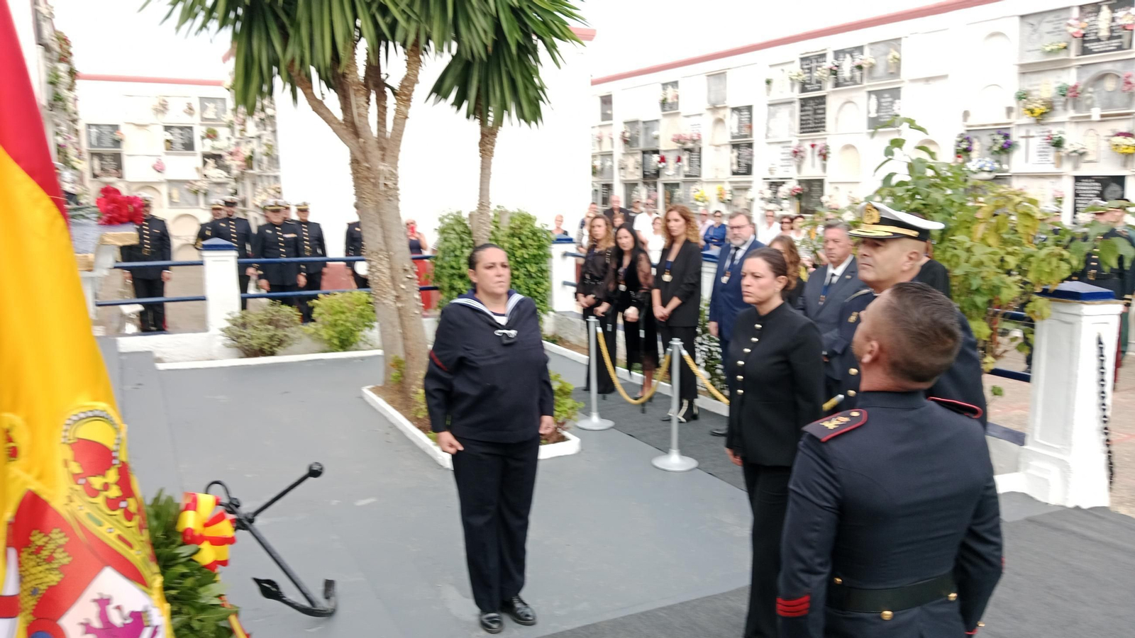 Día de los Difuntos en San Fernando: Las imágenes del responso de la Armada en el cementerio por los caídos