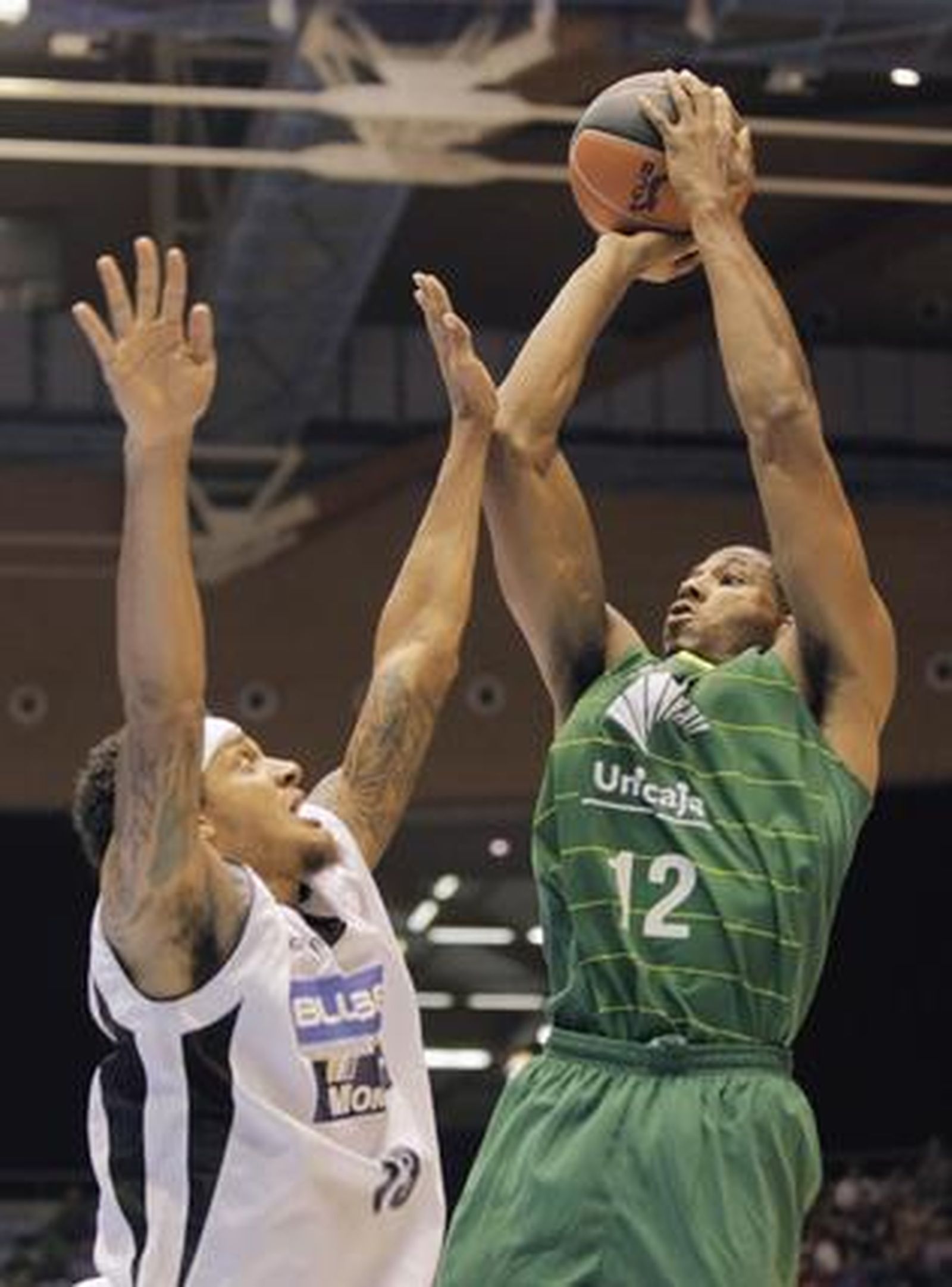 Unicaja vence en Santiago al Blusens Monbus por 71-78 después de sobreponerse a un mal inicio

Foto: ACBMEDIA