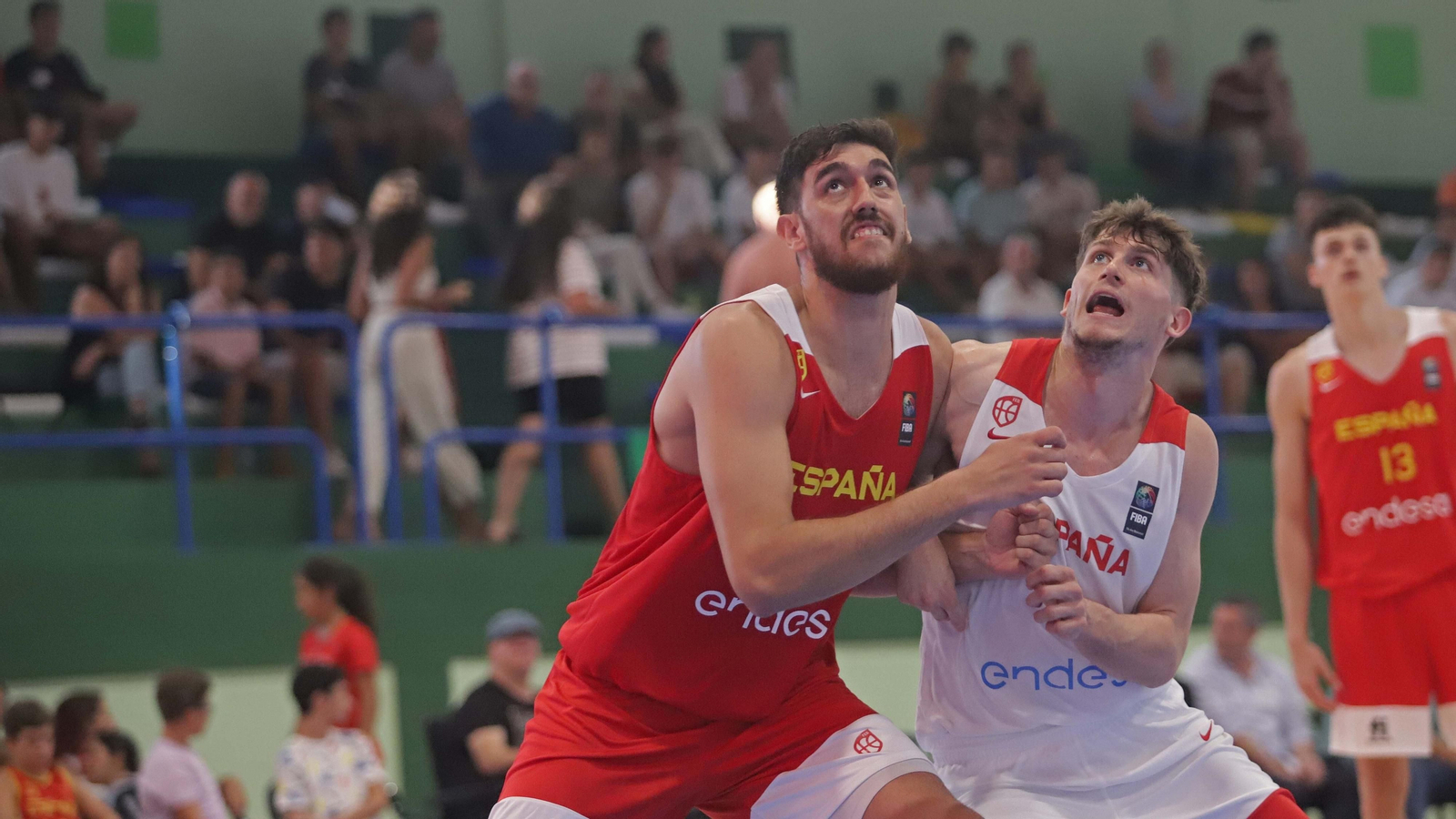 Fotos del segundo partido de baloncesto entre España sub-20 y España sub-22 en La Línea