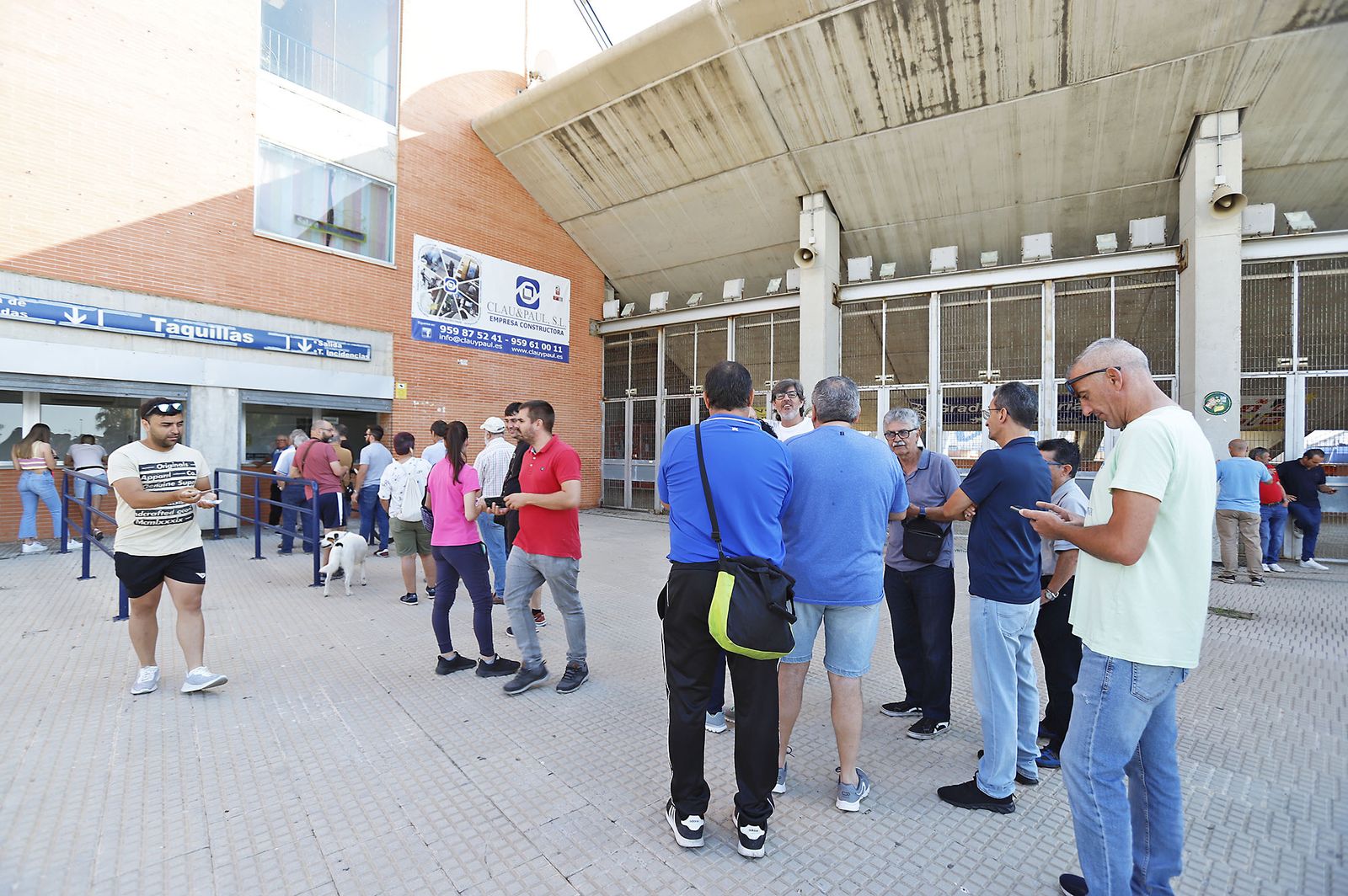 Largas colas en el Nuevo Colombino para las entradas del partido ante el Cacereño