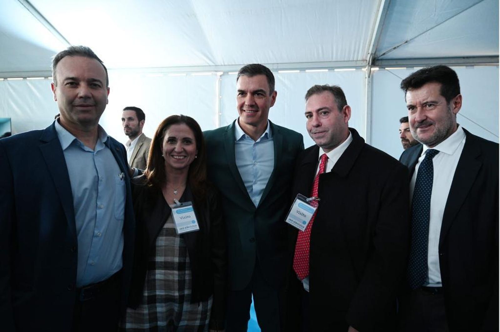 El presidente del Gobierno, Pedro Sánchez, posa junto a los representantes socialistas de la provincia