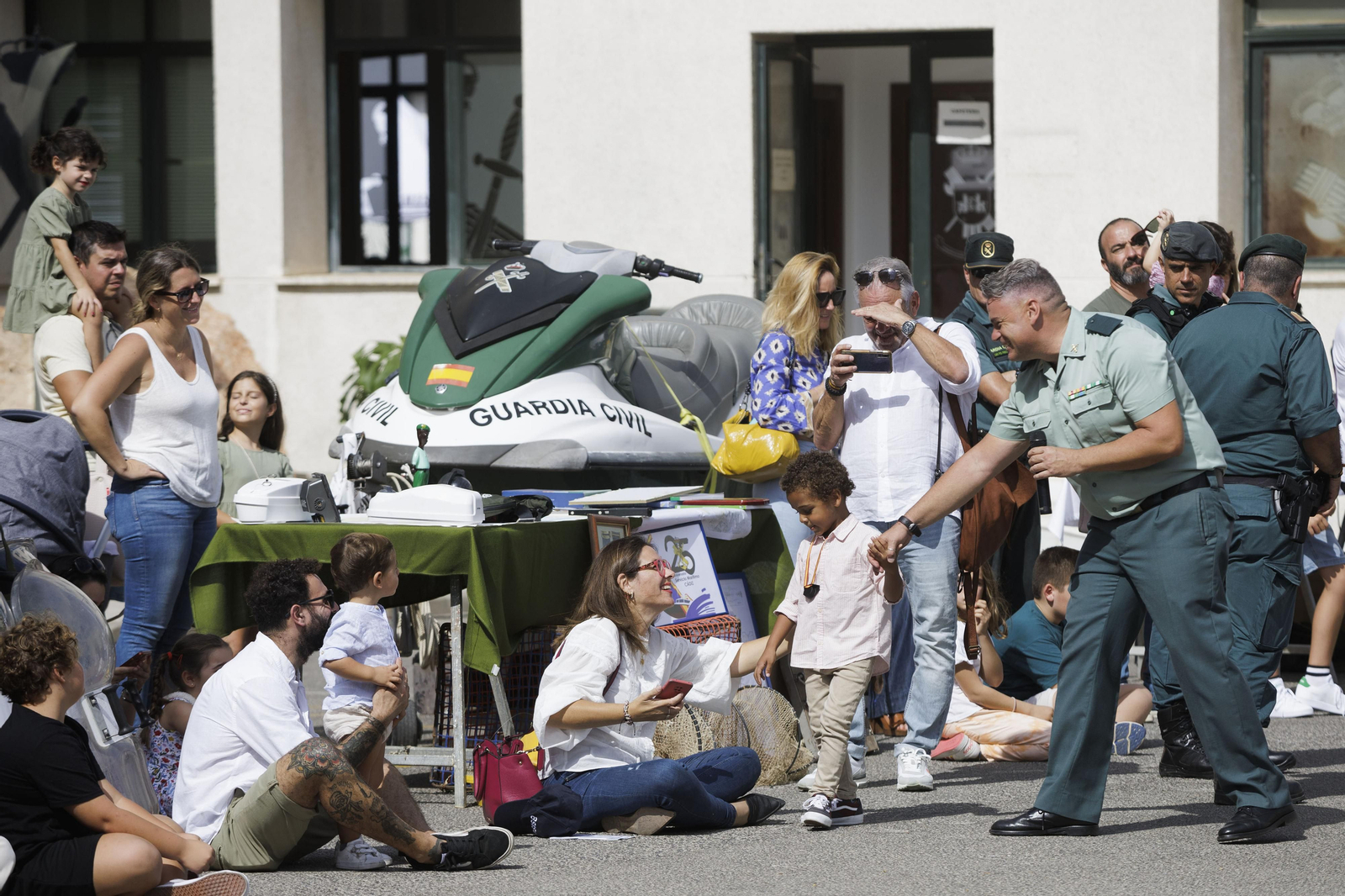 Todas las imágenes de la Jornada de Puertas Abiertas en la Guardia Civil de Cádiz