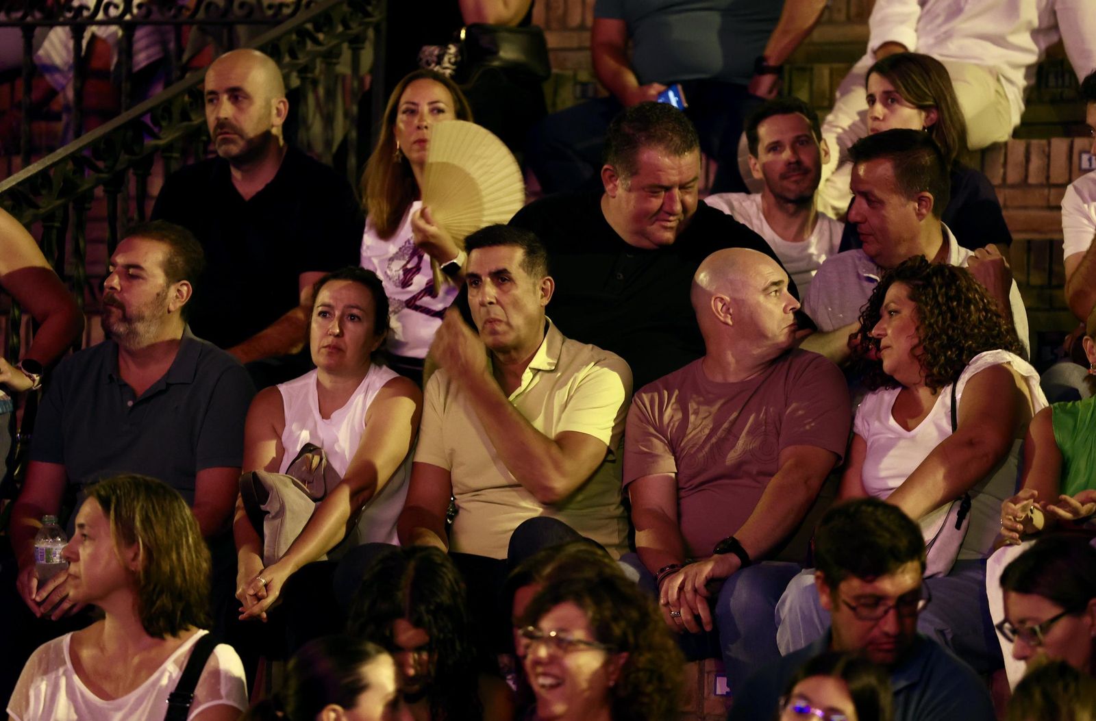 Búscate en el concierto de Hombres G