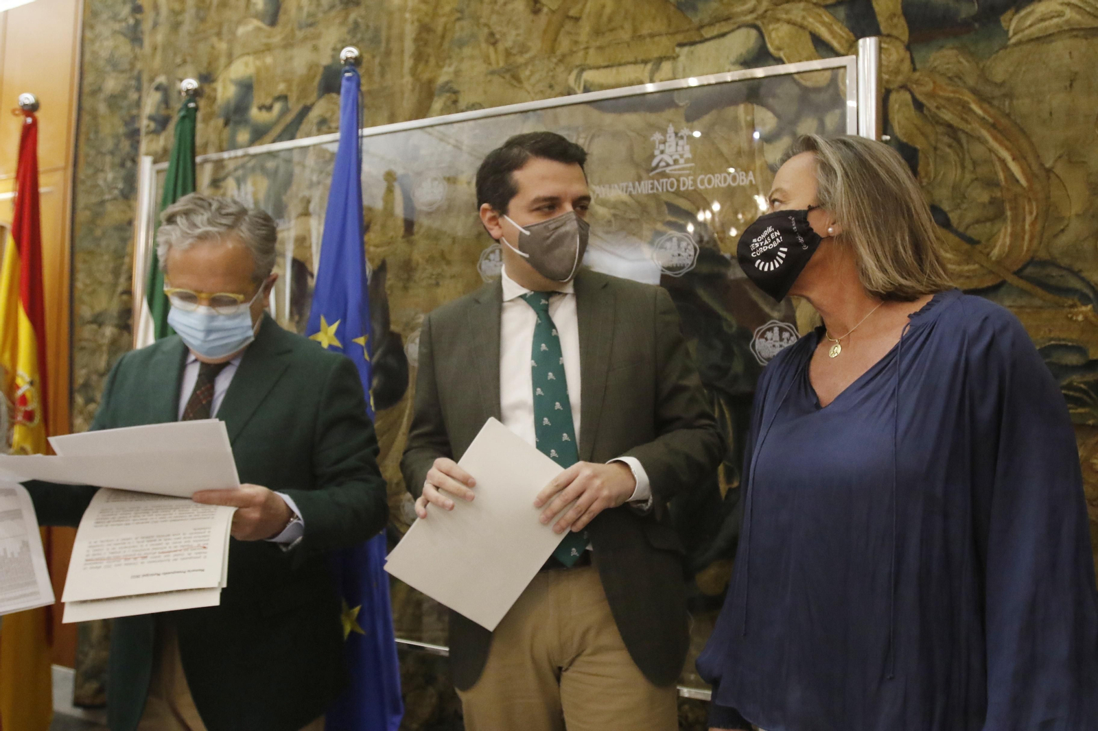 Salvador Fuentes, José María Bellido e Isabel Albás, durante la presentación del presupuesto