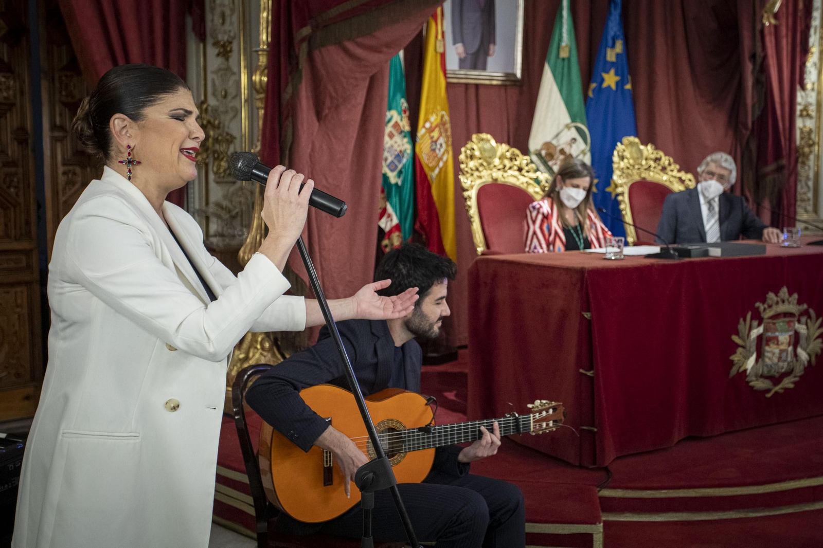 Imágenes de la distinción de Manuel Alejandro como Hijo Predilecto de la Provincia de Cádiz