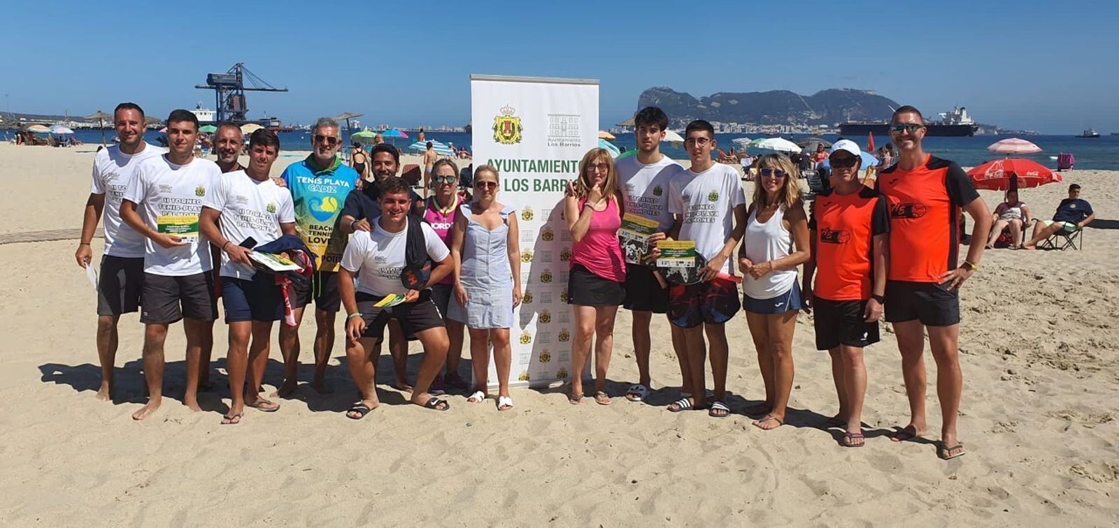 Organizadores y premiados, tras la entrega de trofeos