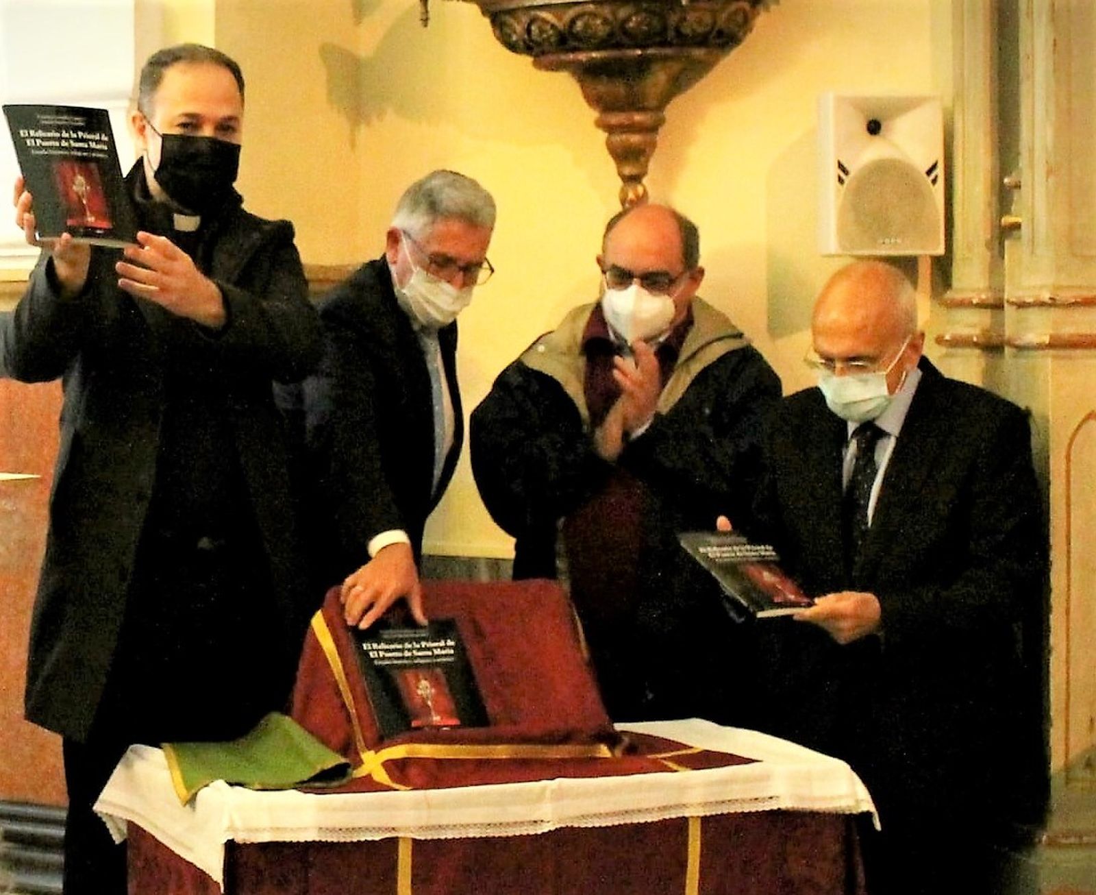 Una imagen del acto de presentación del libro 'El relicario de la Prioral'.