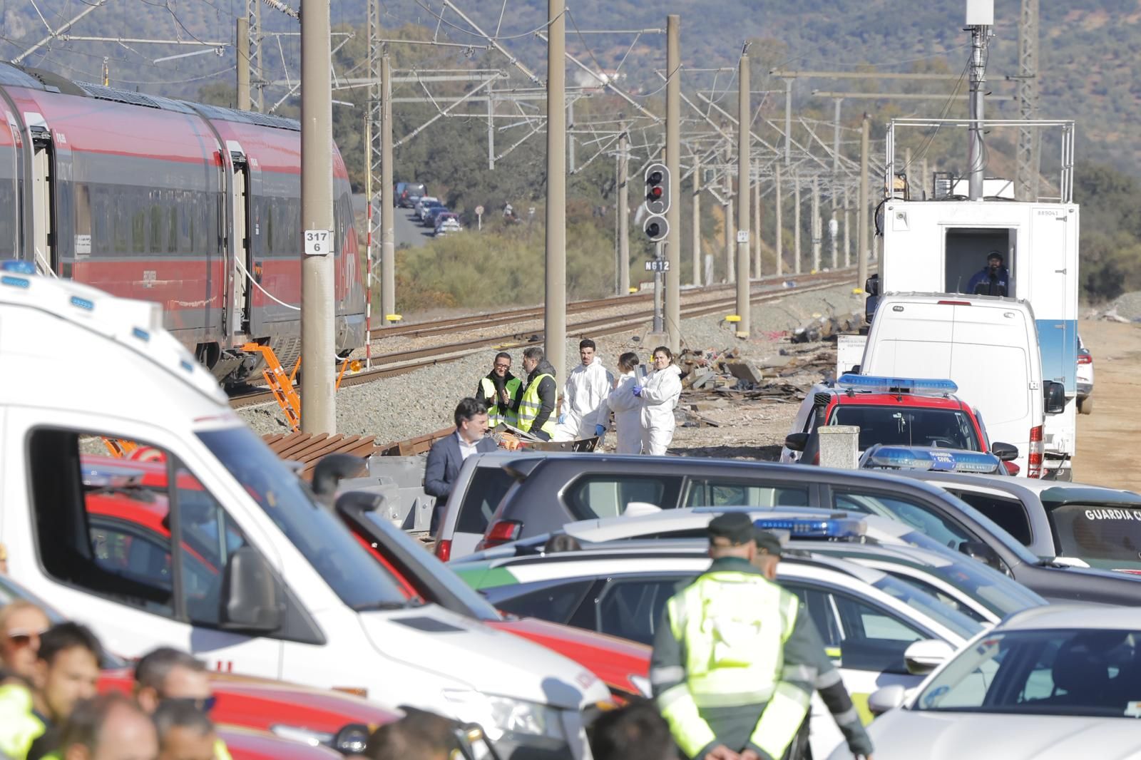 Las imágenes de la zona cero de la tragedia de Adamuz