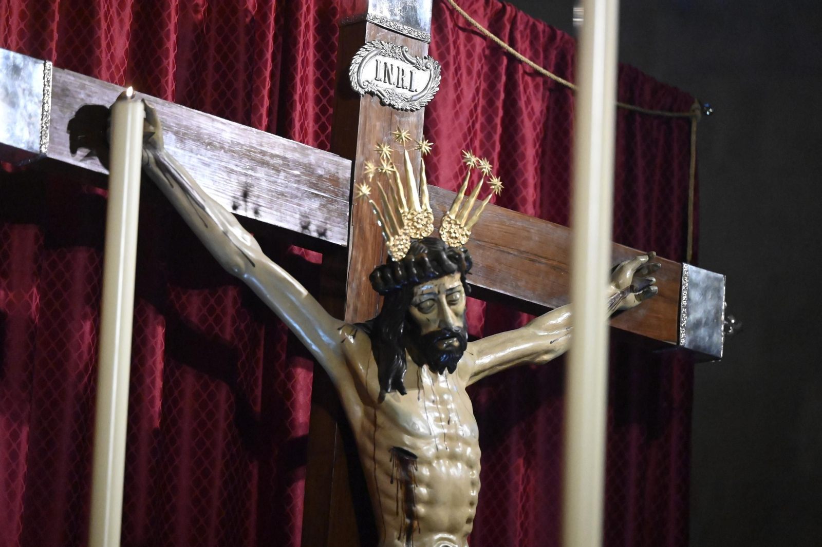 Las mejores fotos del acto de veneración en San Agustín al Cristo de San Álvaro de Córdoba