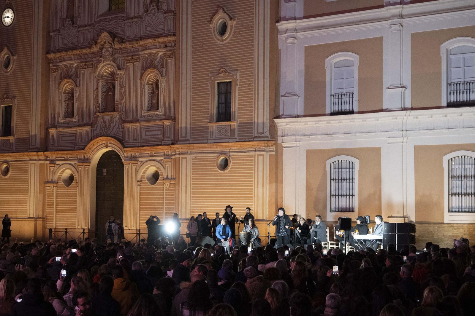 Imágenes de la zambomba en la Plaza de La Merced