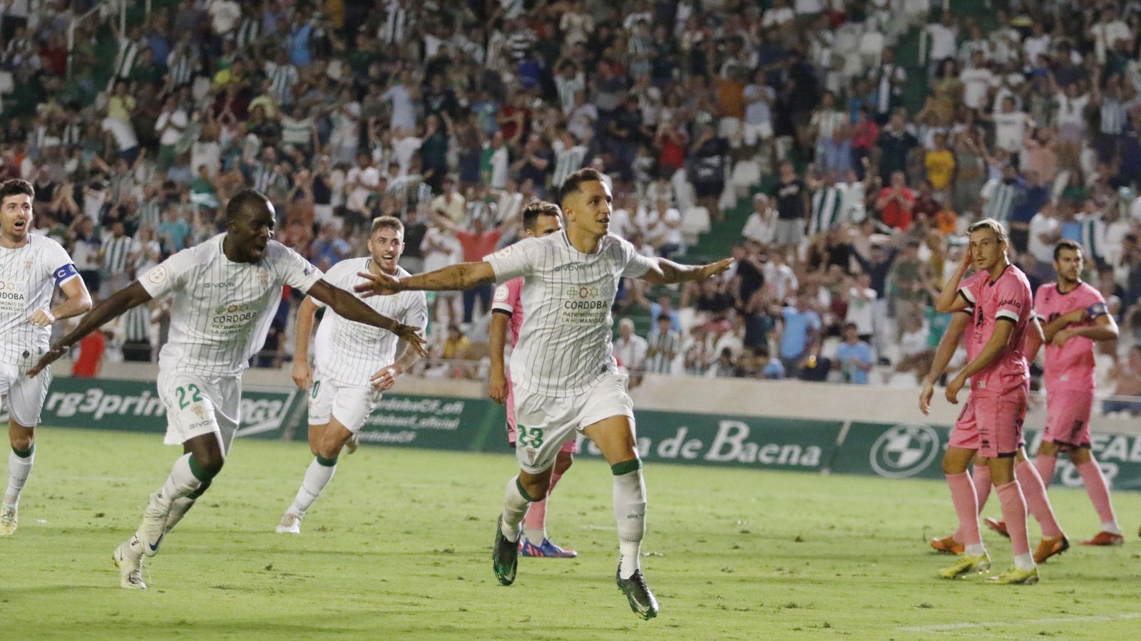 Carracedo celebra el primer gol del Córdoba CF al Unionistas de Salamanca.