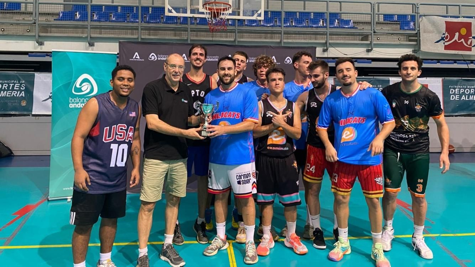 El equipo capitaneado por Javi Riva recoge el premio de campeón de esta tercera edición.