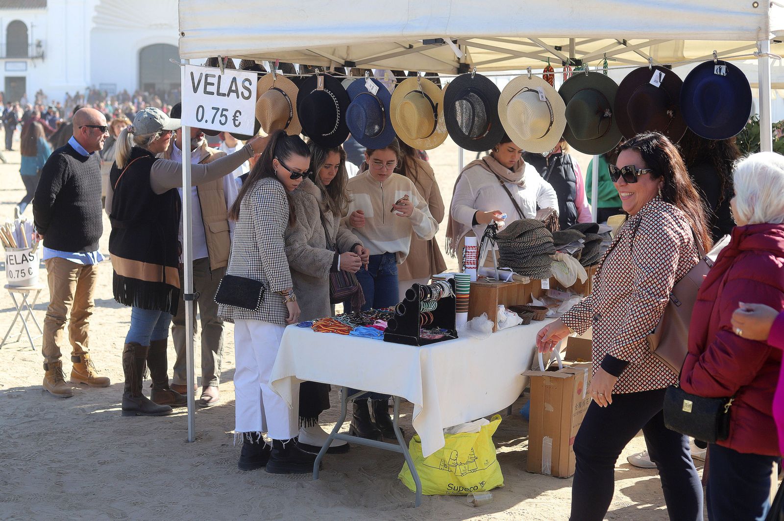 Imágenes del ambiente previo a la celebración de la Candelaria en El Rocío