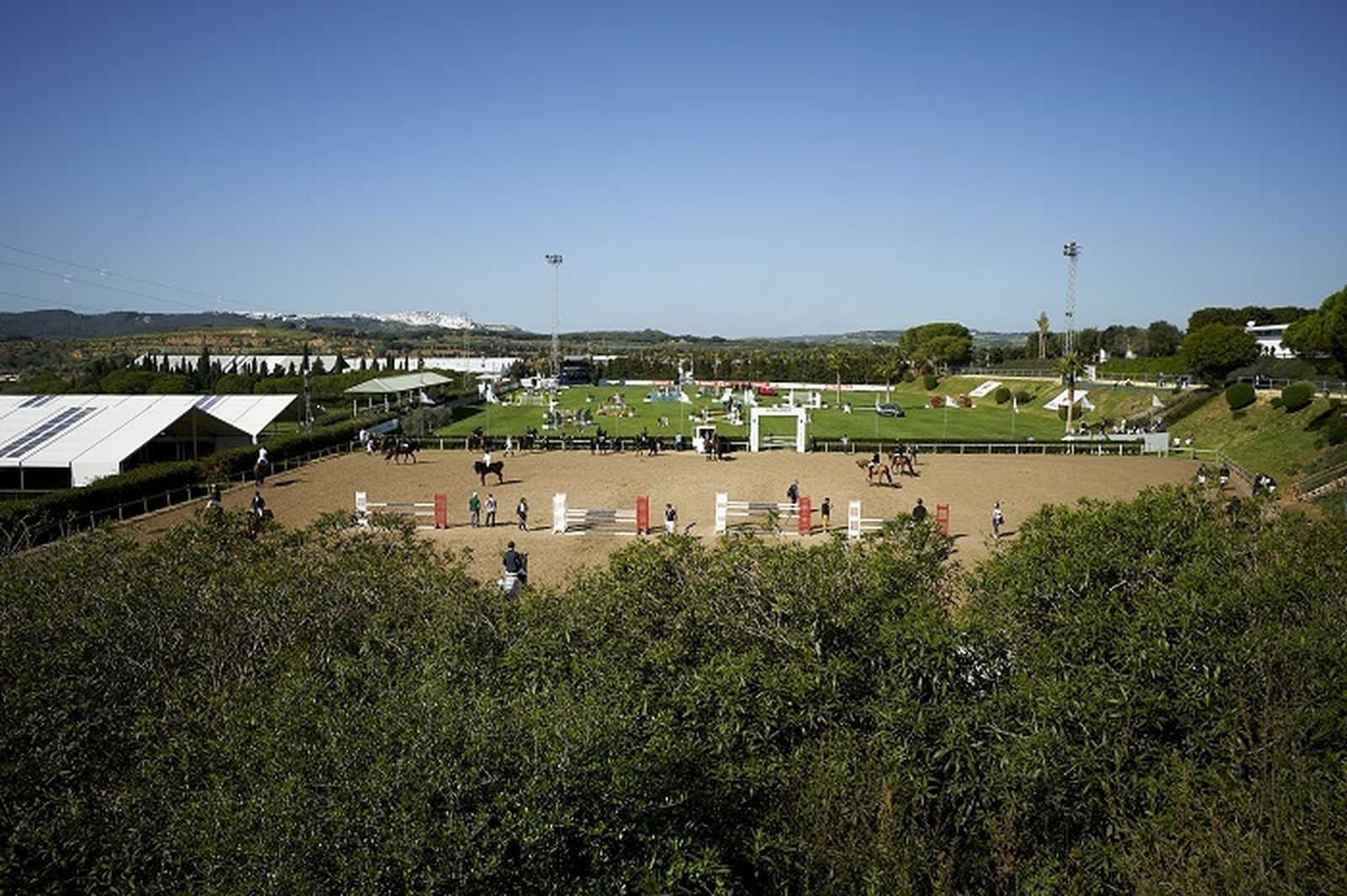 Imagen de una de las pistas de la Dehesa Montenmedio antes de que se decretara la suspensión.
