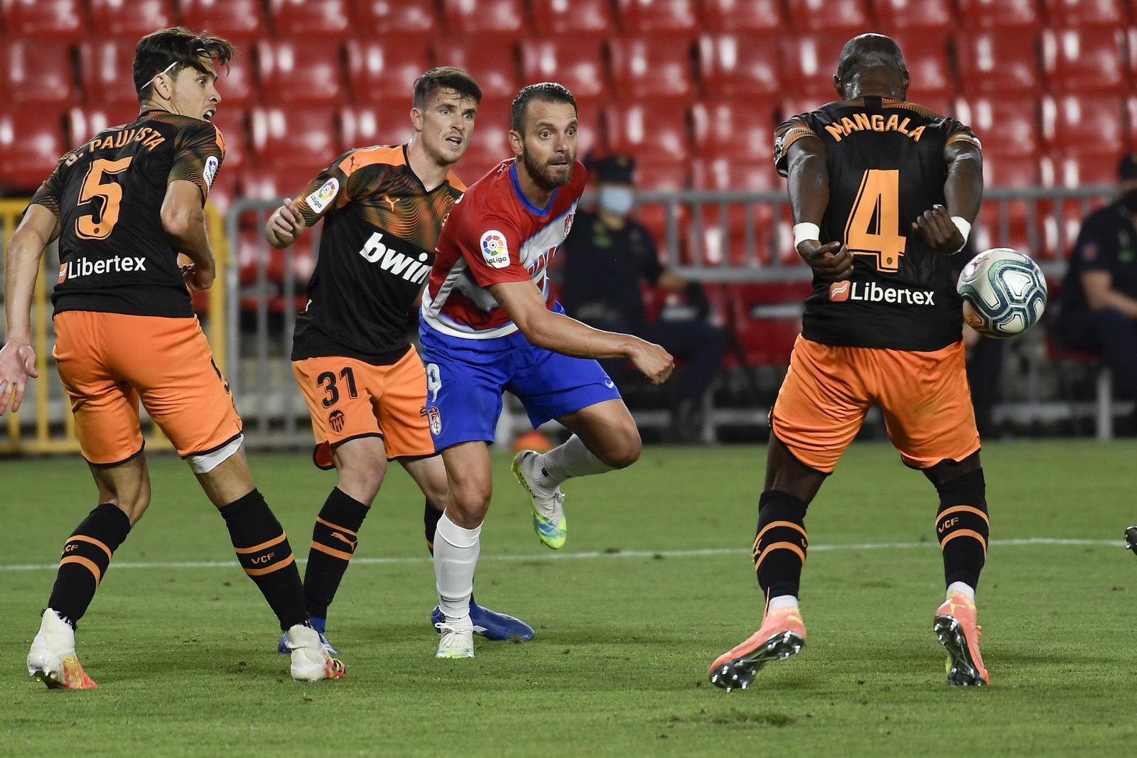 Roberto Soldado se mostró muy activo a lo largo de los 90 minutos.