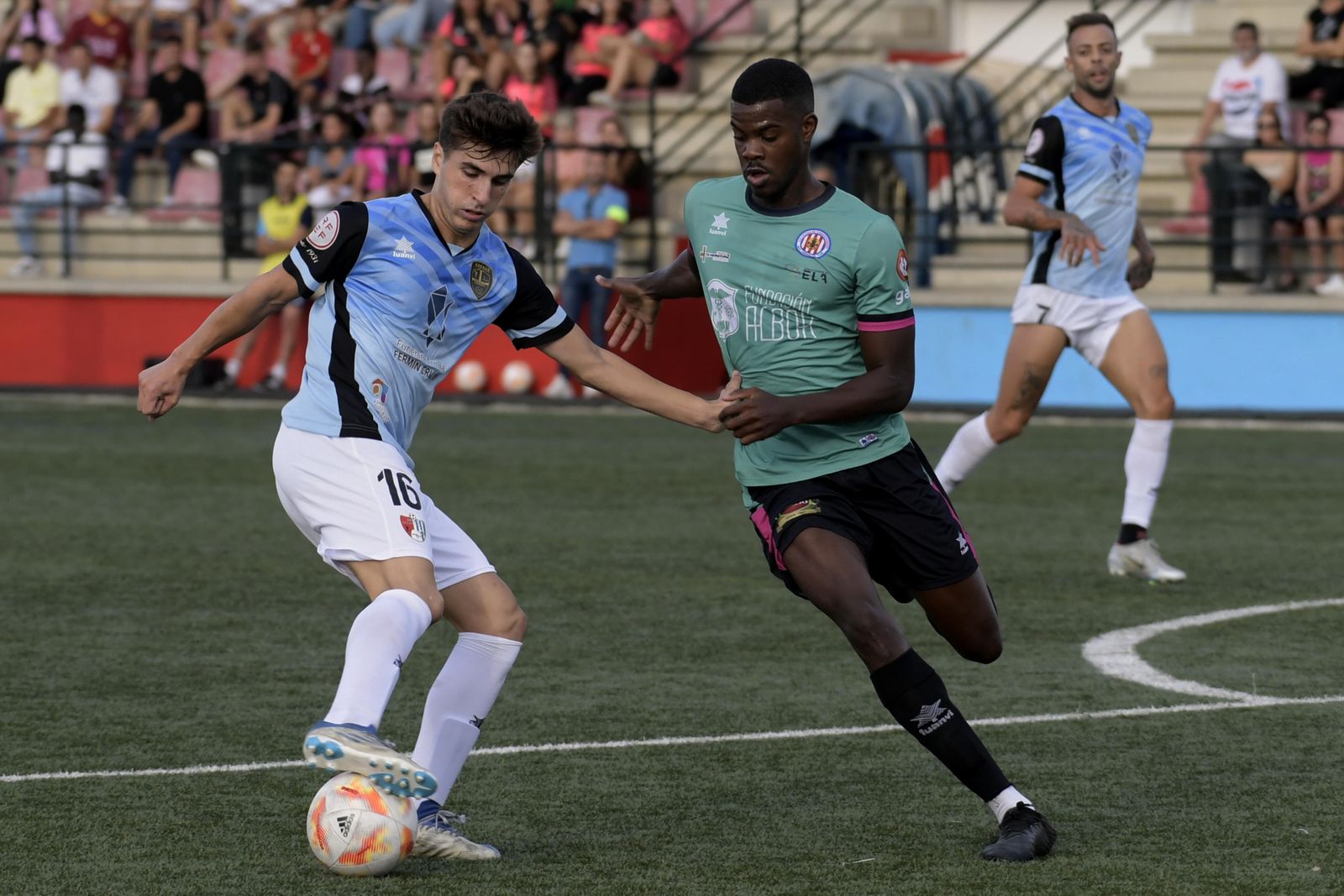 Una acción del partido de este domingo entre Arenas y Torredonjimeno