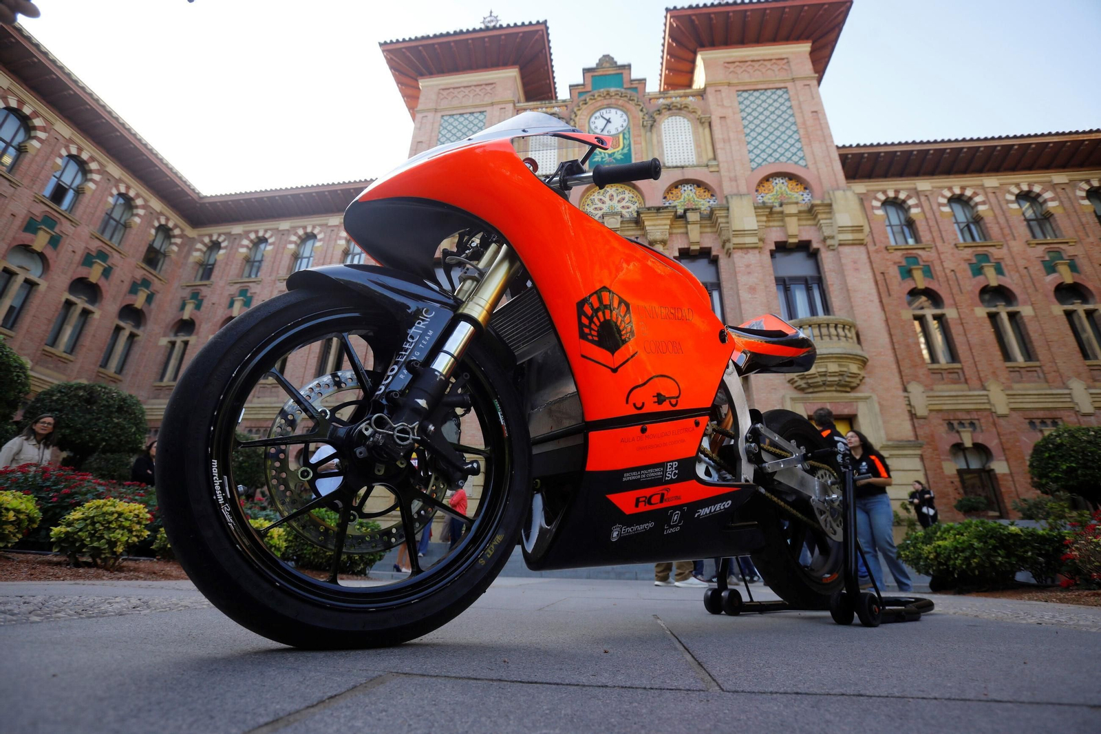 La presentación de la moto desarrollada por estudiantes de Córdoba, en imágenes
