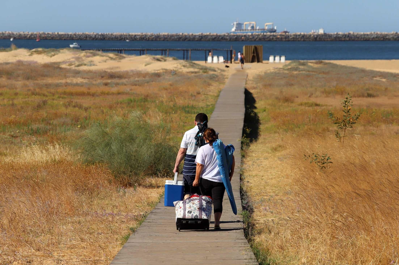 Las imágenes más destacadas del primer domingo de verano en las playas de Huelva