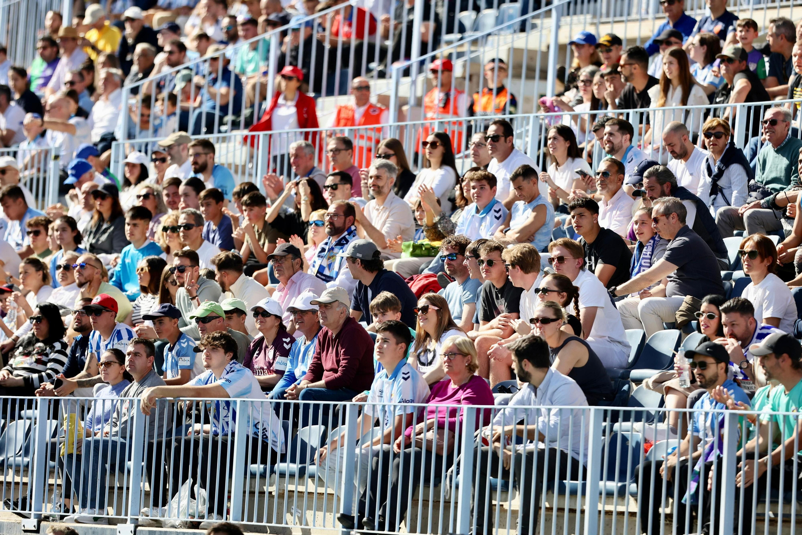 Búscate en las gradas de La Rosaleda en el Málaga CF - Recreativo de Huelva
