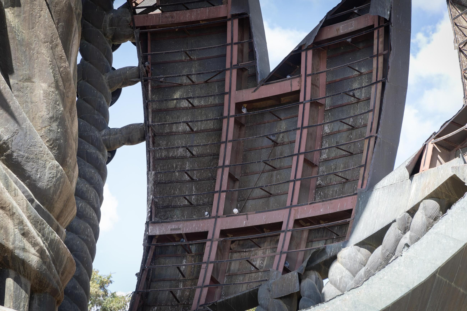 El lamentable estado de conservación del Huevo de Colón, todas las fotos