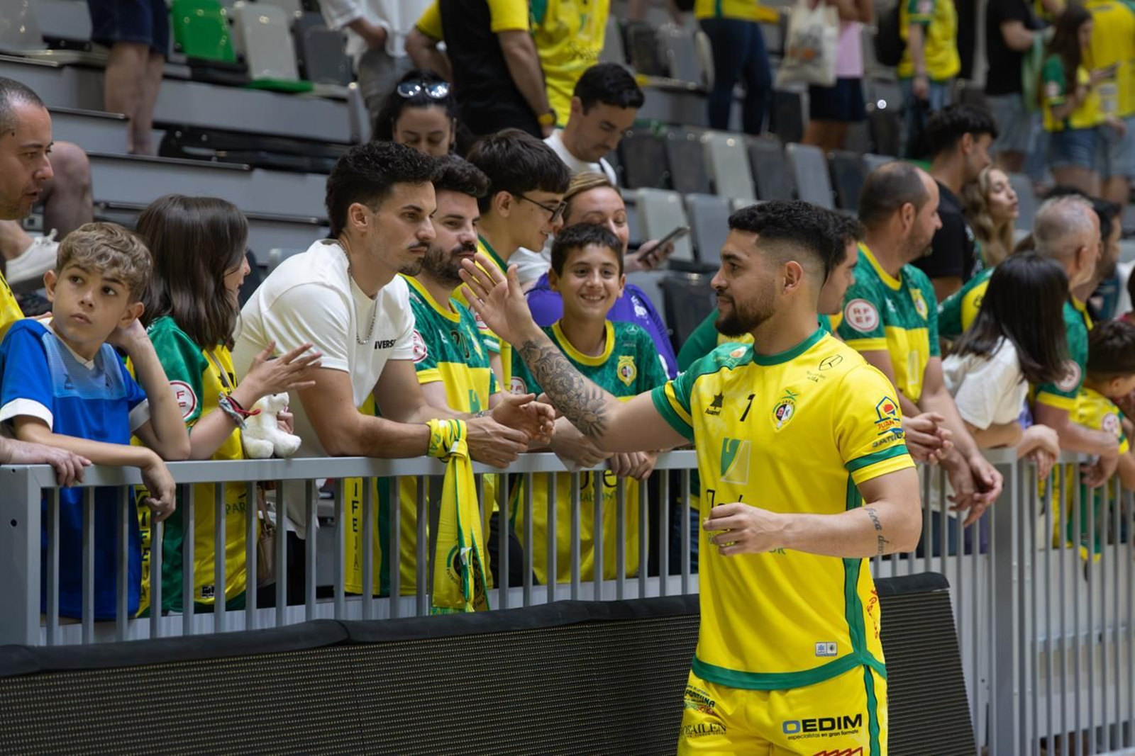 La Marea Amarilla: el alma del Olivo Arena, en imágenes