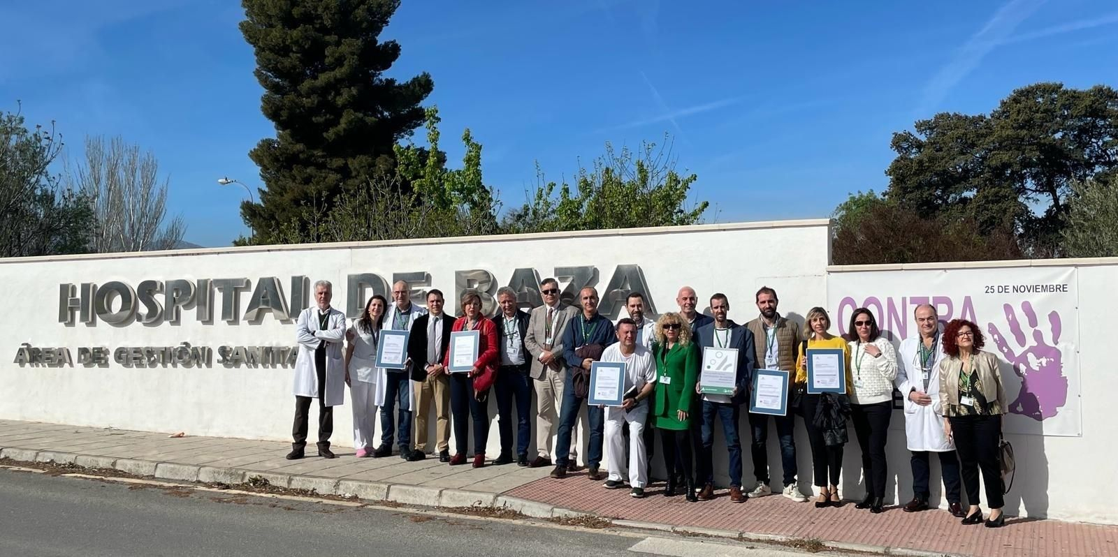Entrega de los certificados en el Hospital de Baza