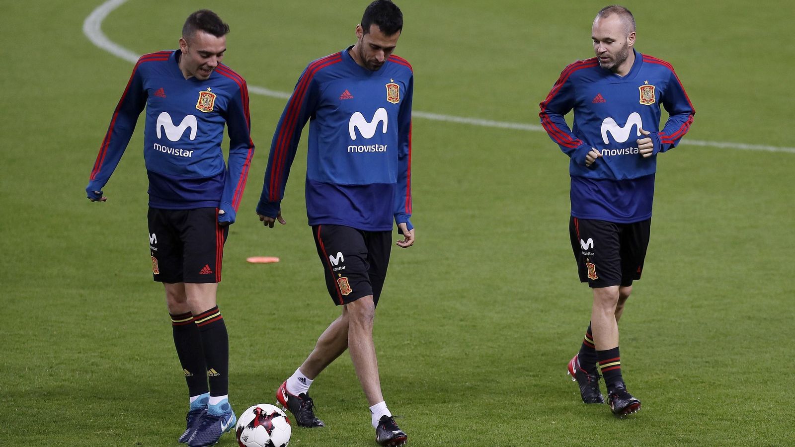 Las fotos de Andrés Iniesta en La Rosaleda con España y el Barcelona Las fotos de Andrés Iniesta en La Rosaleda con España y el Barcelona