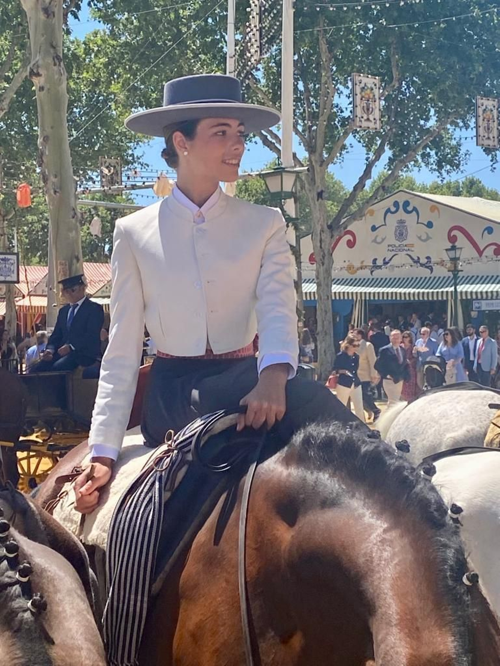 Calor y buen ambiente en el domingo de Feria de Abril 2023