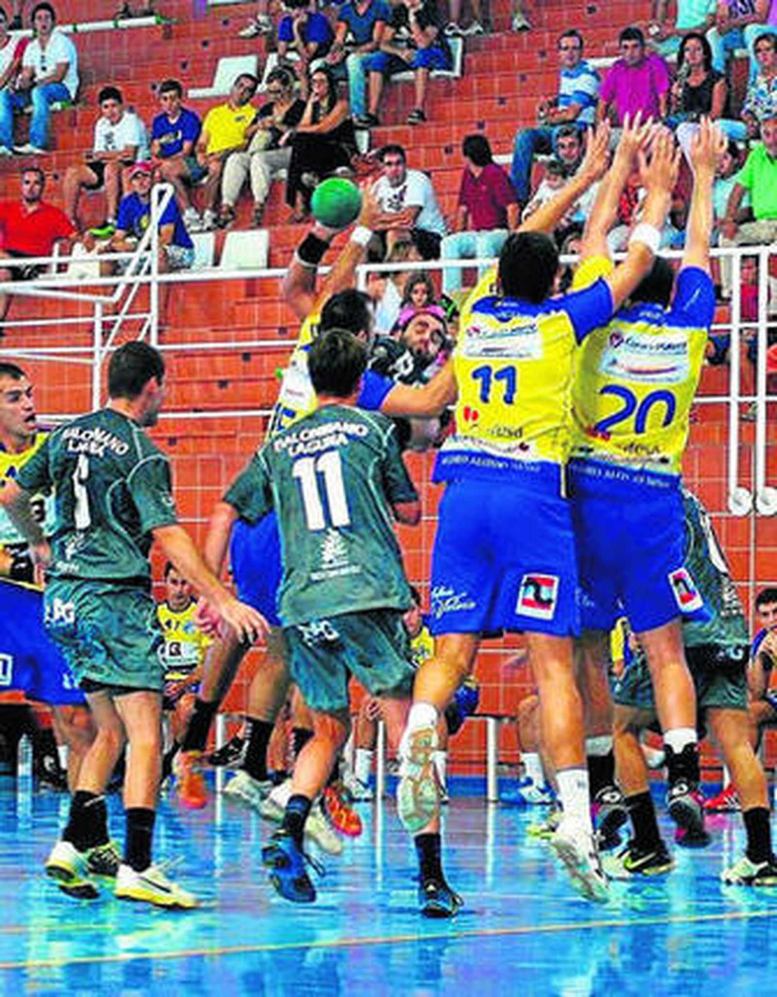 El PAN Moguer inicia la temporada con una victoria en casa.