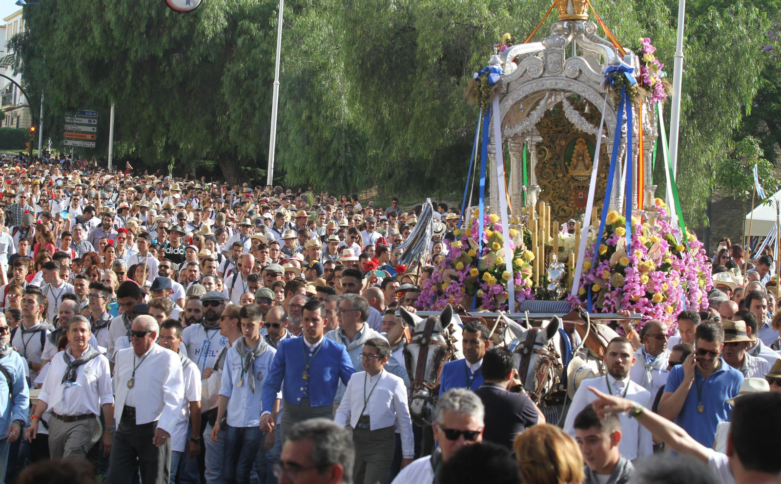 Imágenes de la salida de la Hermandad de Huelva