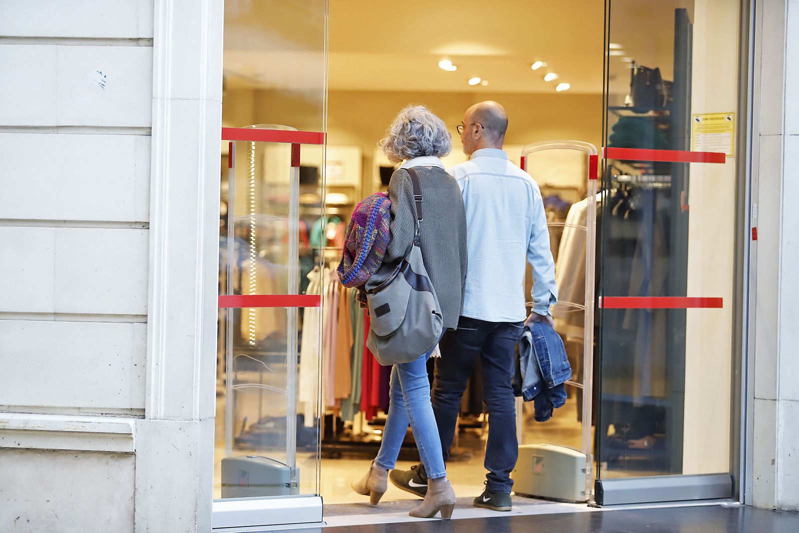 Ambiente en las calles del centro de Huelva con el Black Friday