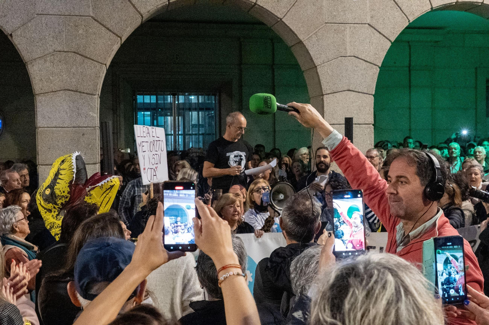 Imágenes de la concentración por la sanidad frente a la delegación