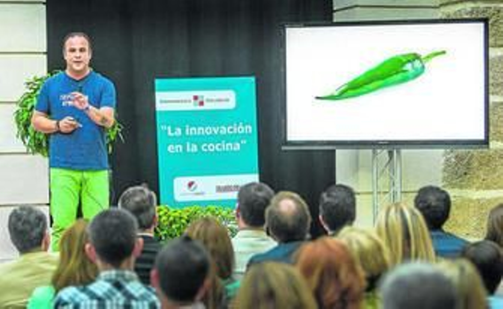 Eduardo González Mazo, rector de la Universidad de Cádiz, Ángel León, Marta Girón, Fidel Echevarría, coordinador del CEI.Mar, Mari Ángeles Rodríguez y Juan Martín Bermúdez, gerente del CEI.Mar.