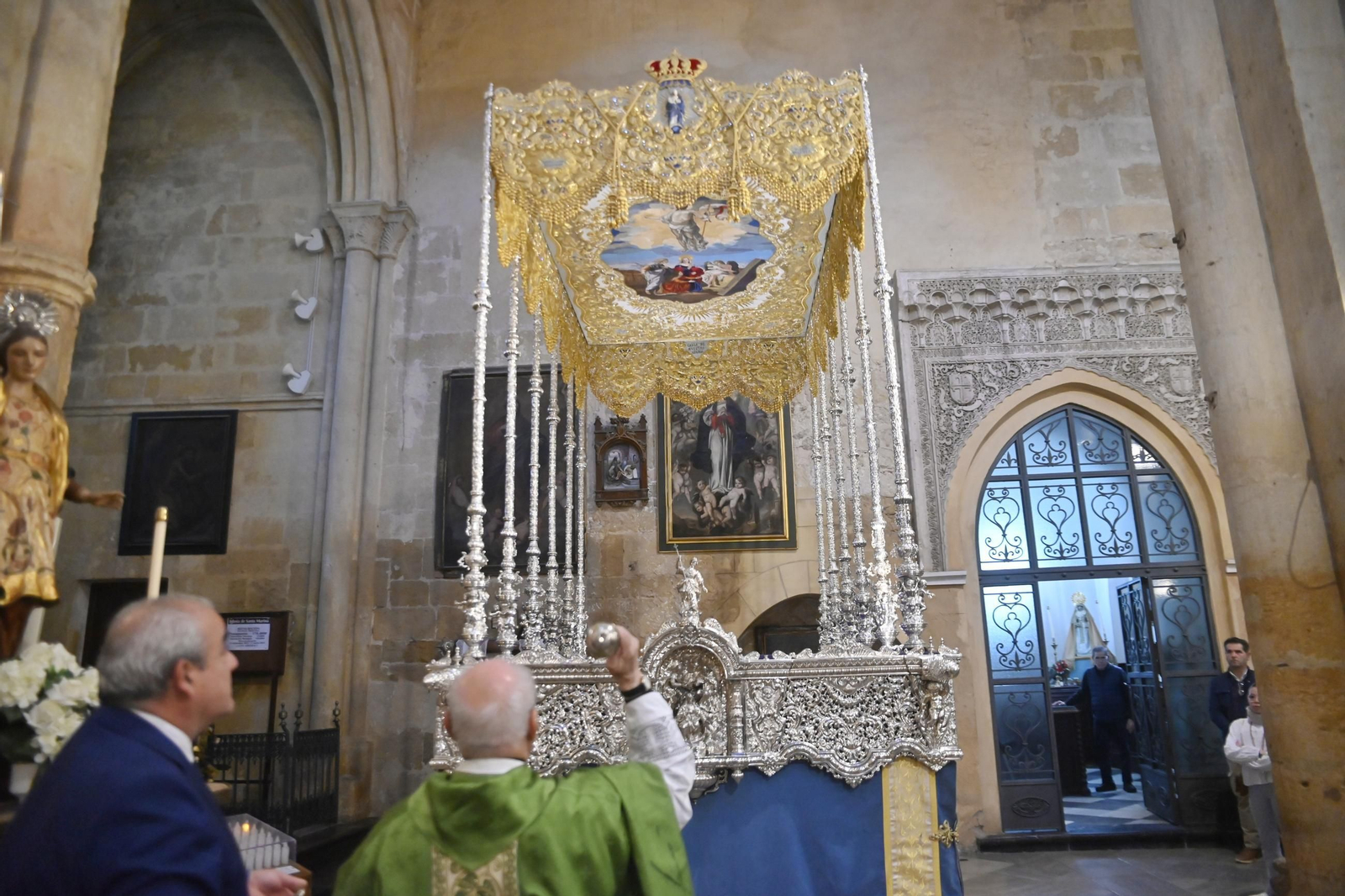 Las mejores imágenes del nuevo palio de la Virgen de la Alegría de Córdoba
