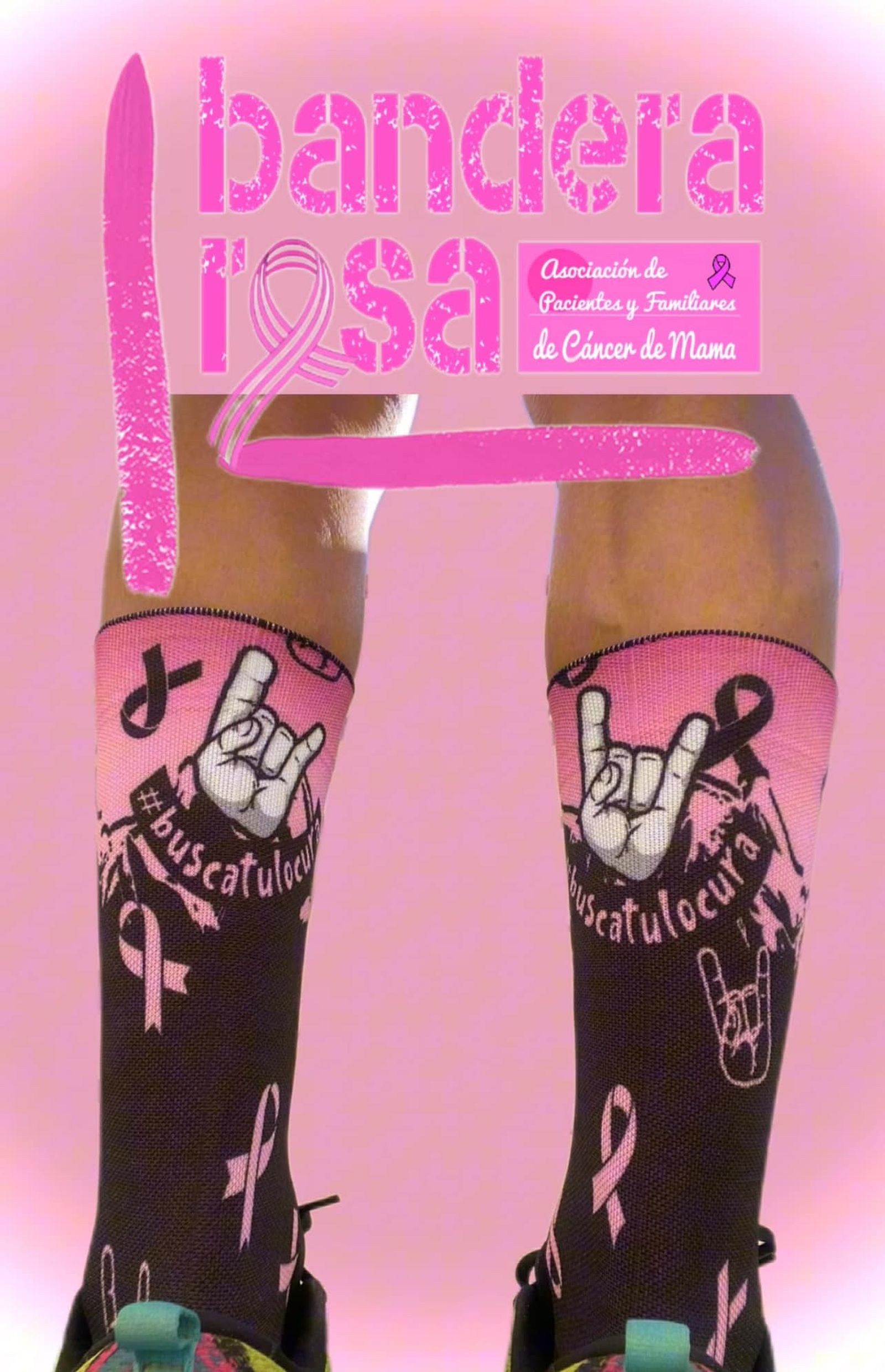 La campaña de calcetines solidarios contra el cáncer de mama deja 850 euros para Bandera Rosa.