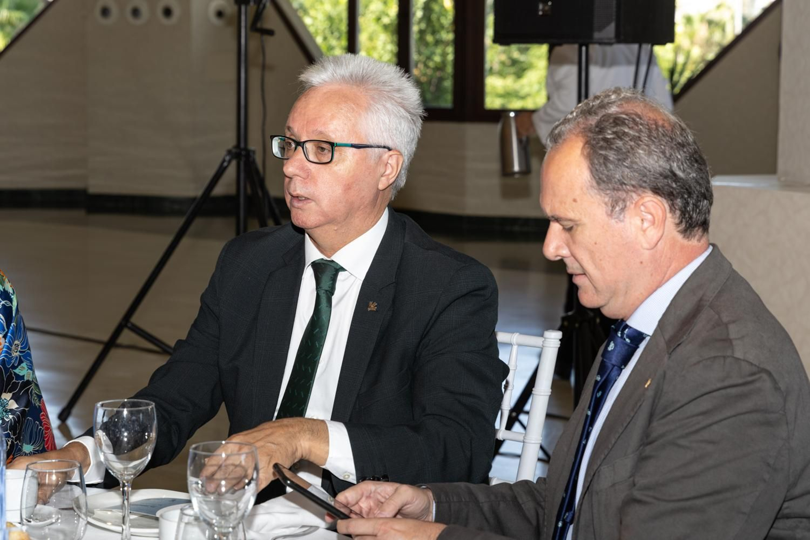 La sociedad jiennnese ha acompañado al Grupo Joly en su desayuno con la consejera.