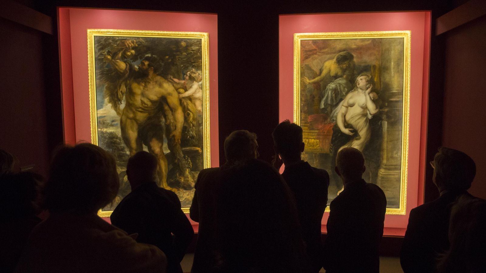 Los dos cuadros de Rubens durante la inauguración de la muestra en abril.