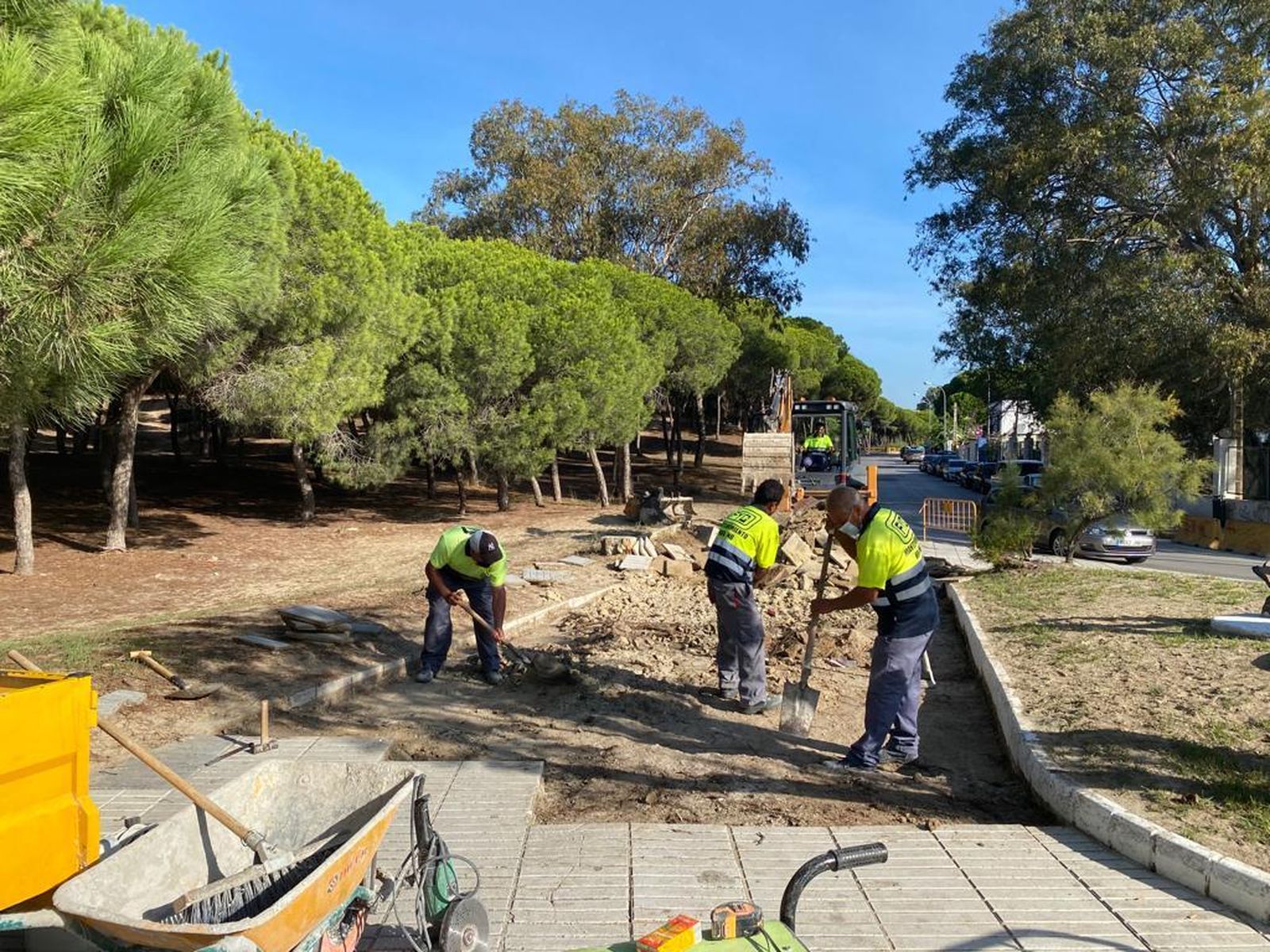 Una imagen de las obras que se acometen en el acceso al paseo de La Puntilla.