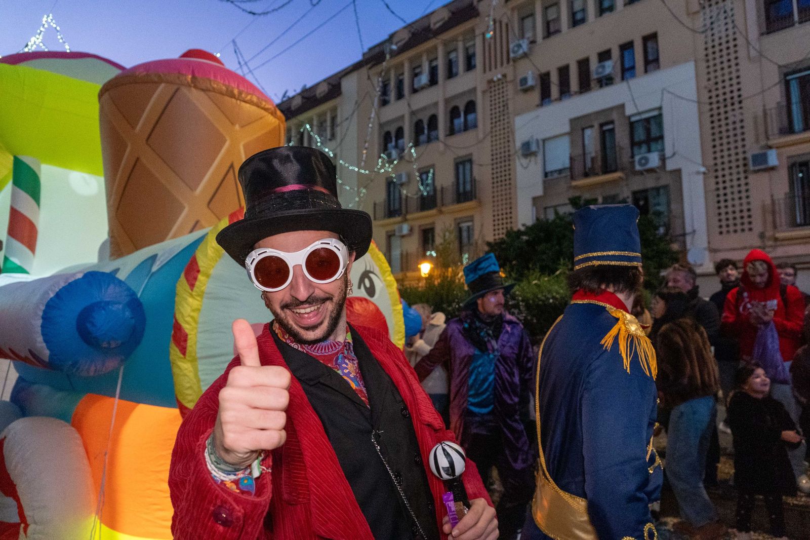 Las mejores fotografías del recorrido y la llegada al ayuntamiento de la cabalgata de Reyes Magos 2026