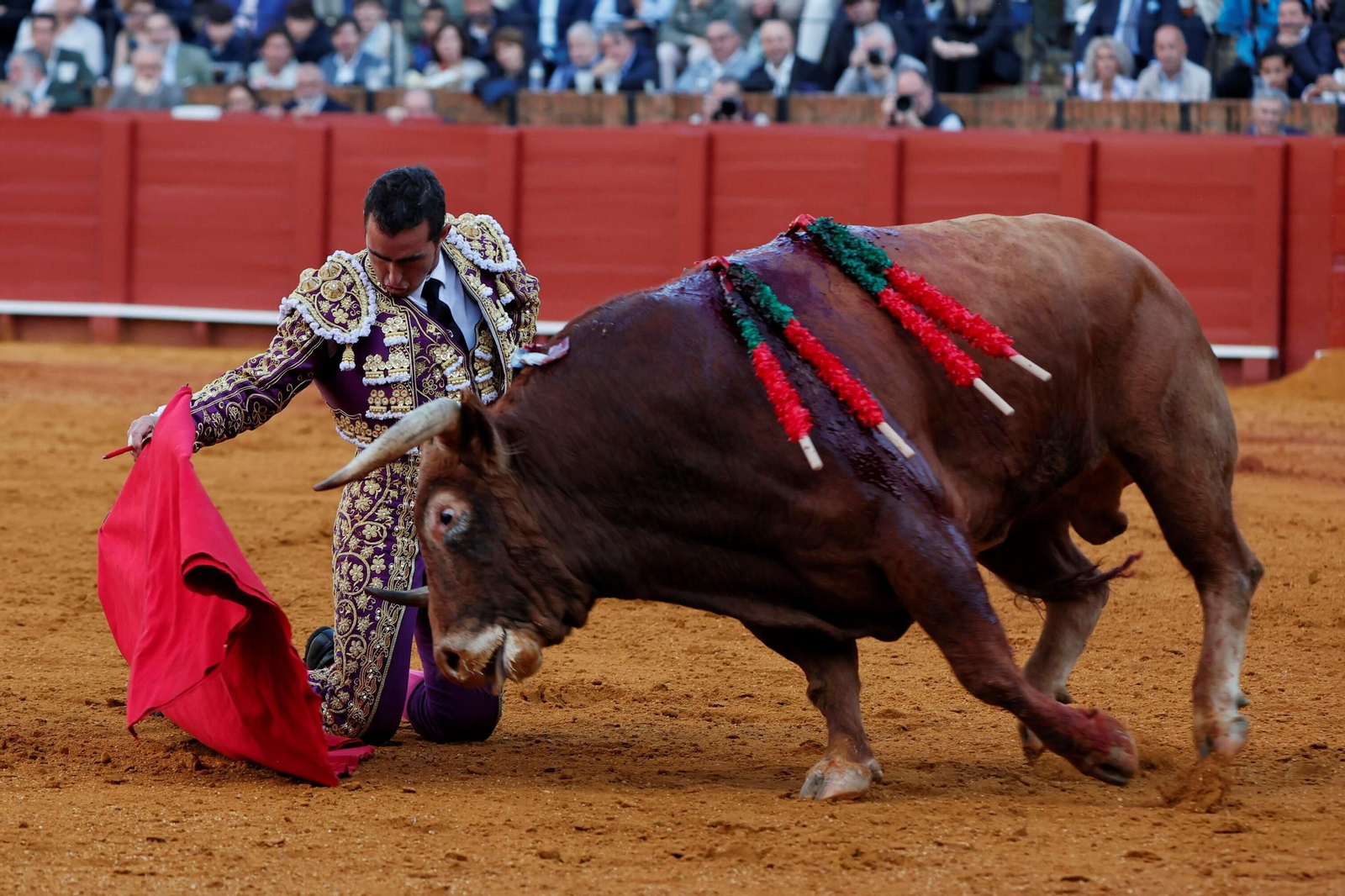 Las fotos de la corrida de David Galván, El Fandi y Ginés Marín en la Maestranza